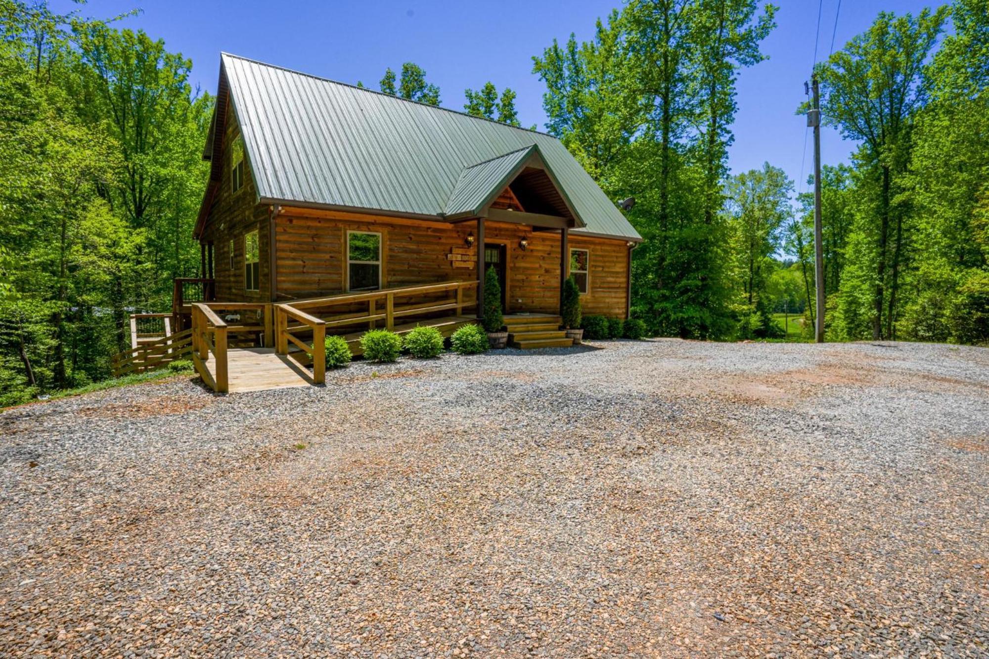 New Listing! Wine Country Retreat - 2 Bed, Hot Tub Villa Dahlonega Exterior photo