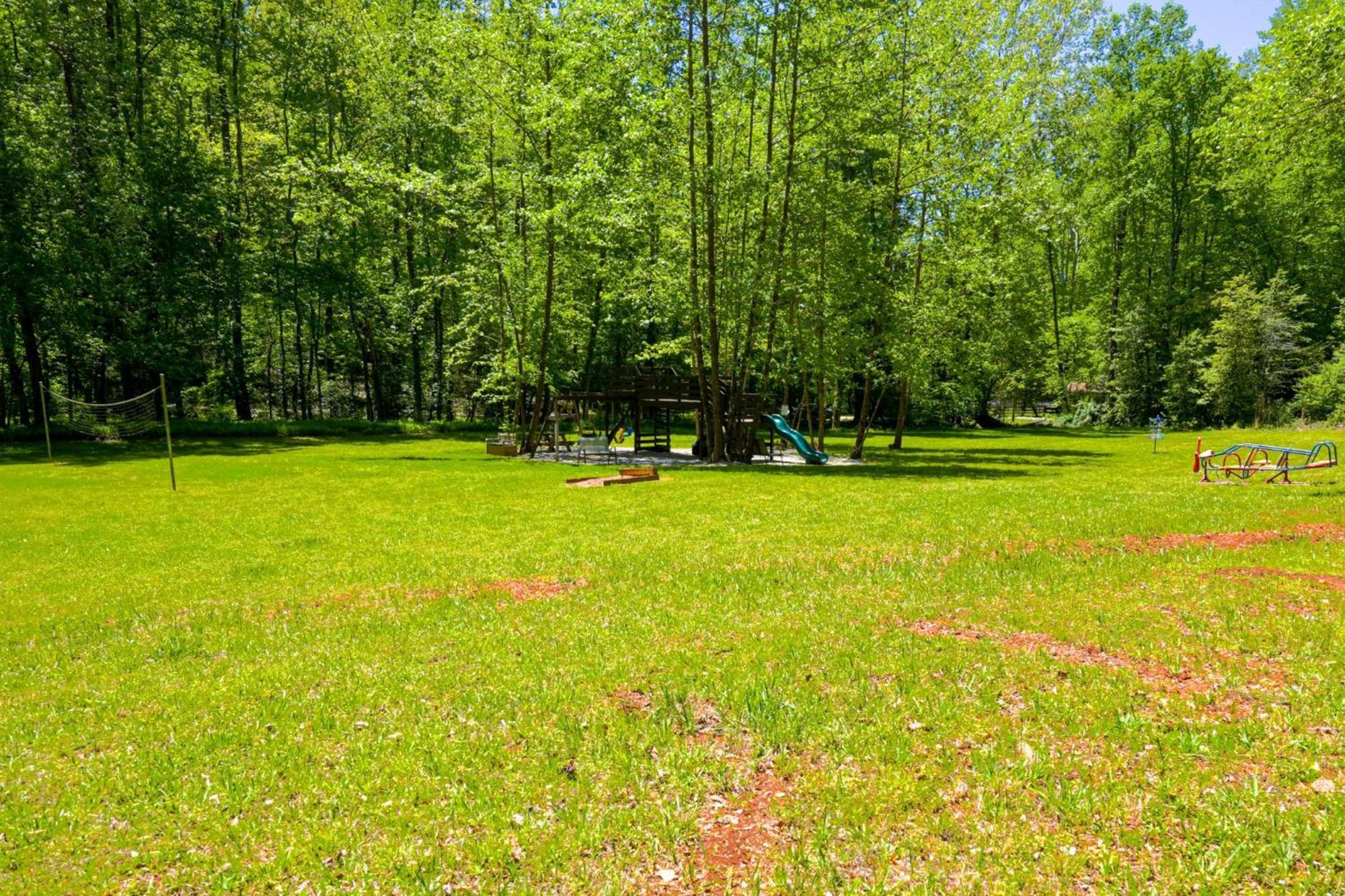 New Listing! Wine Country Retreat - 2 Bed, Hot Tub Villa Dahlonega Exterior photo