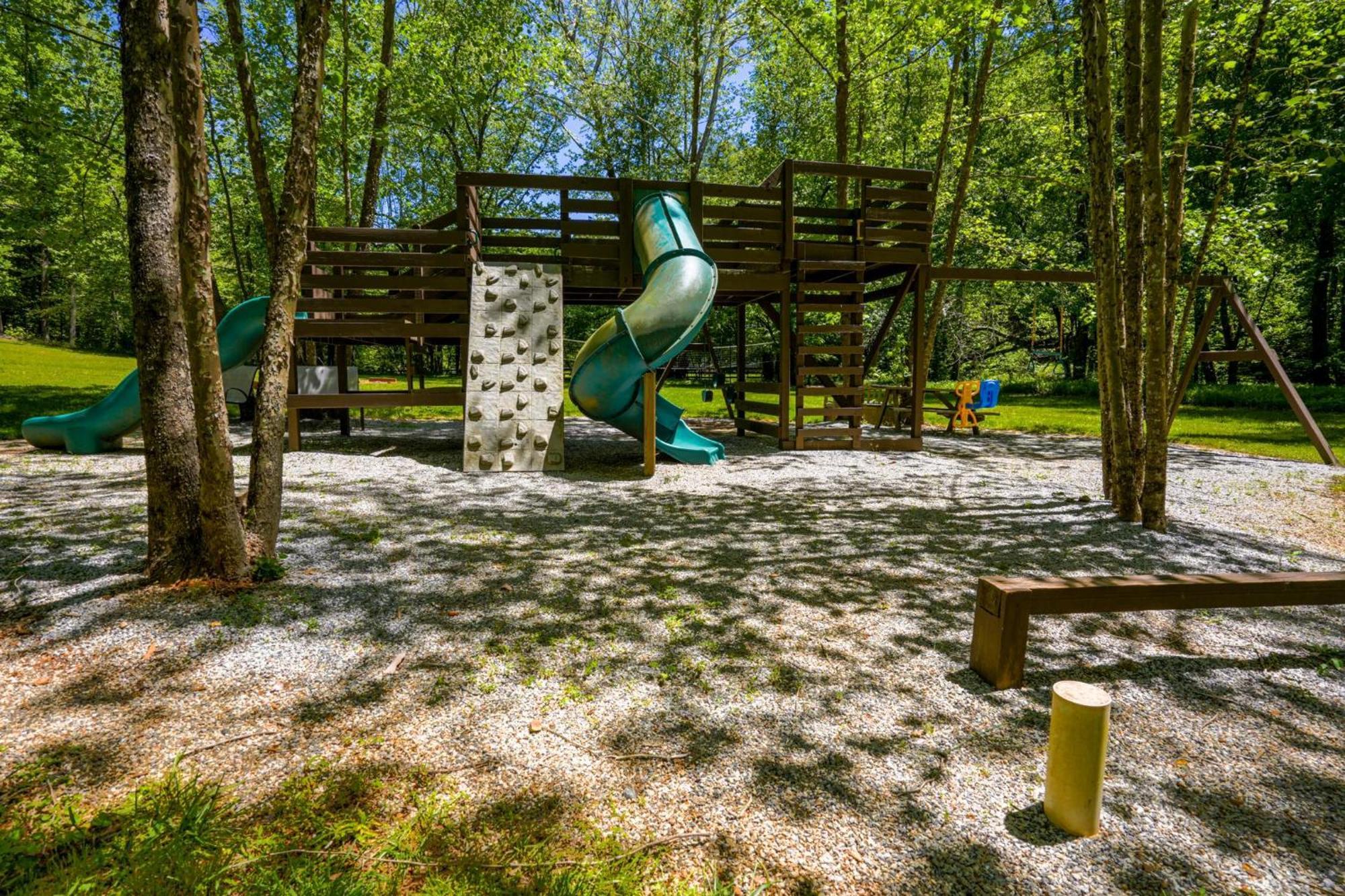 New Listing! Wine Country Retreat - 2 Bed, Hot Tub Villa Dahlonega Exterior photo