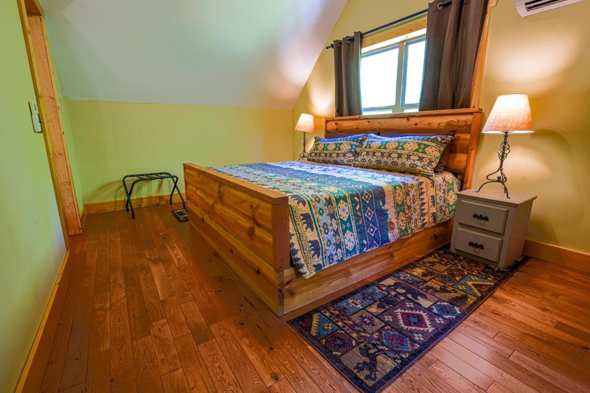 New Listing! Wine Country Retreat - 2 Bed, Hot Tub Villa Dahlonega Exterior photo